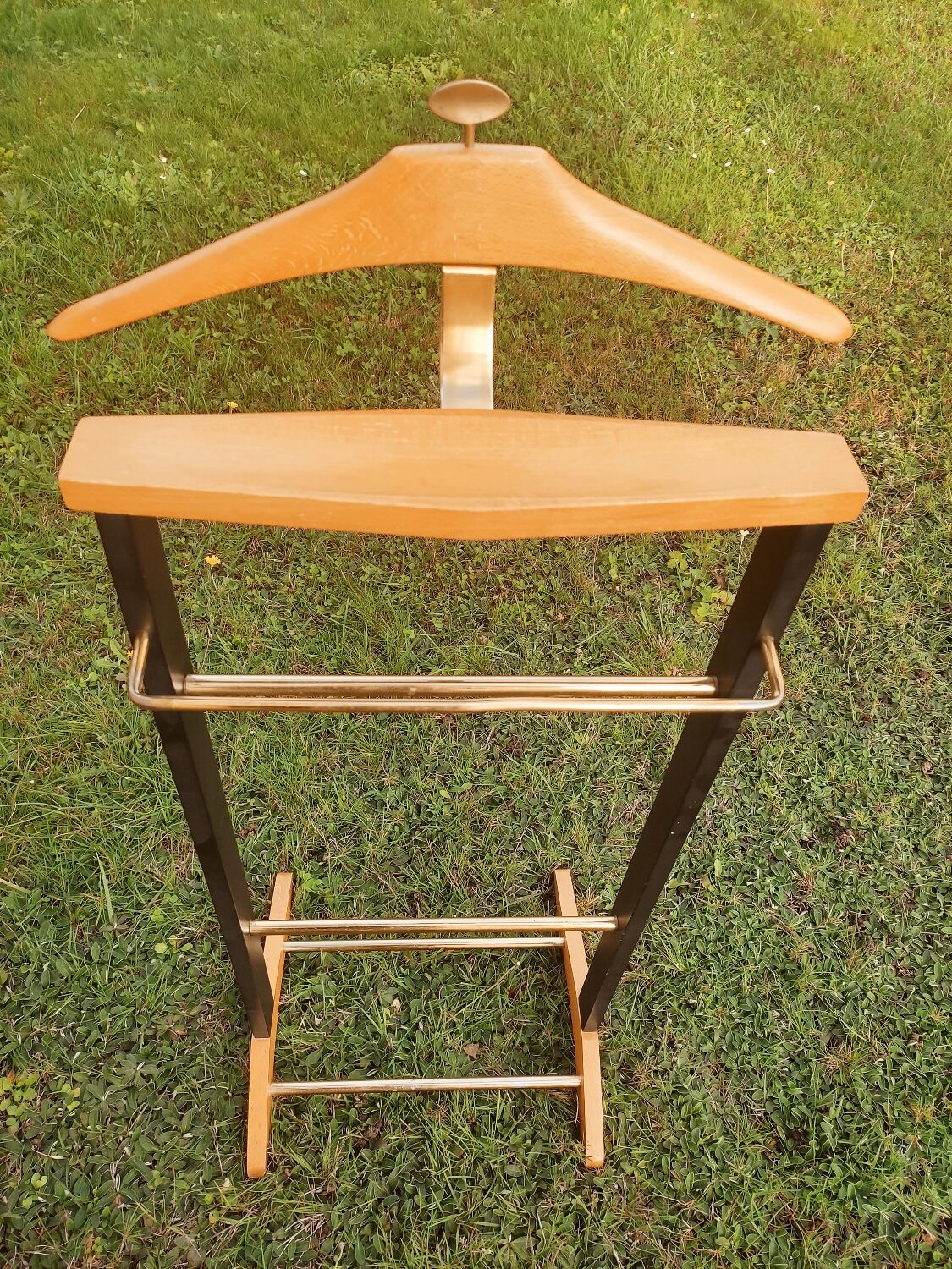 Night valet in beech and brass by Fratelli