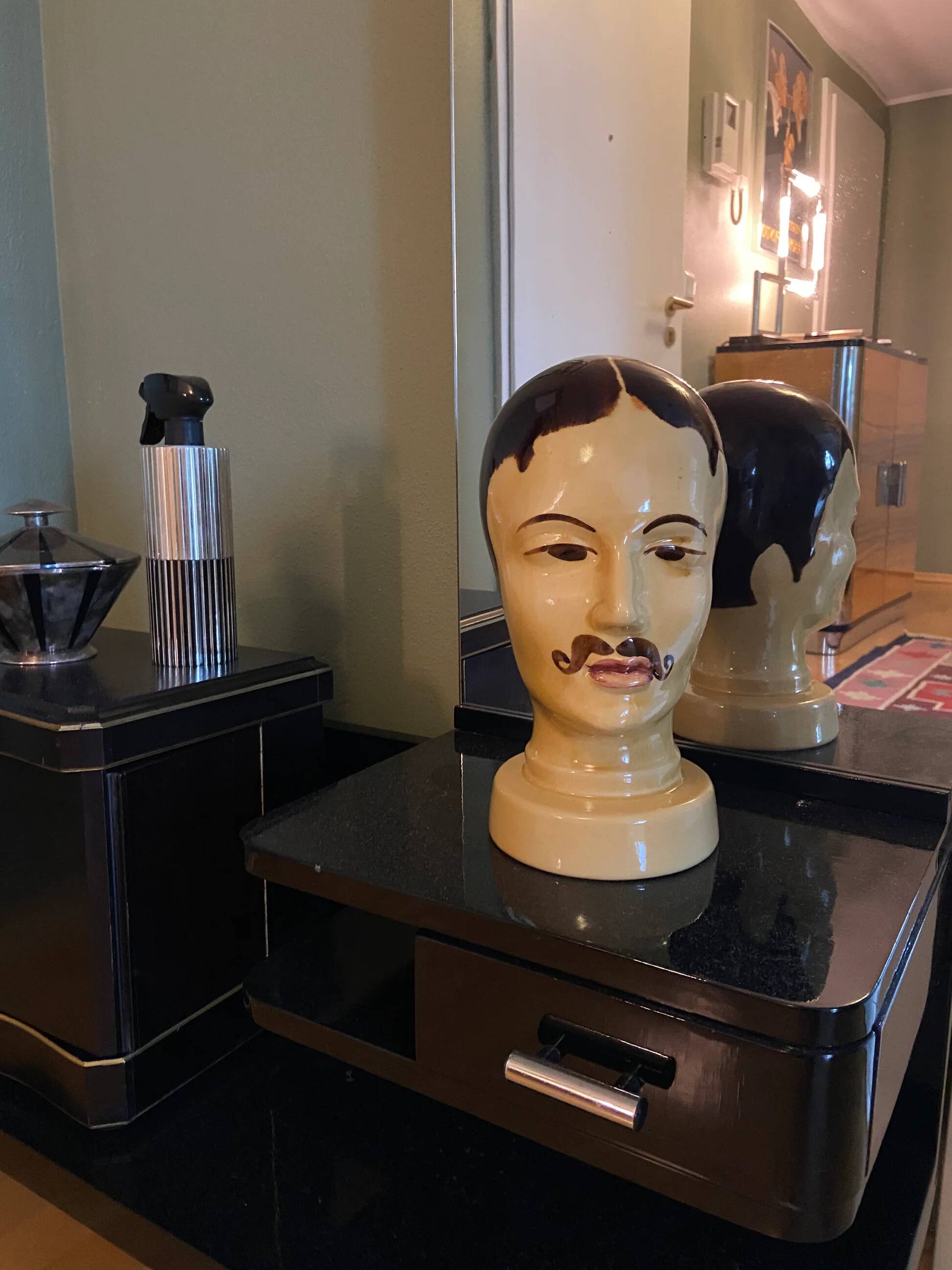 Exhibition head in West German pottery by Scheurich model 701