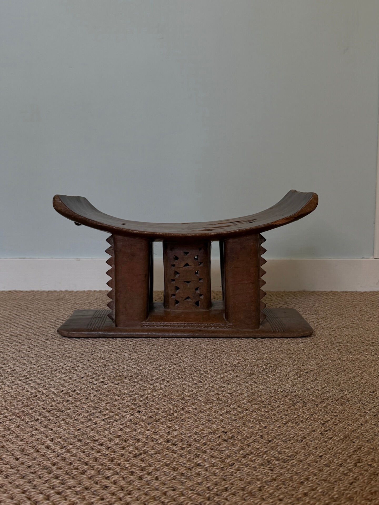 Tabouret Ashanti en bois sculpté – Ghana
