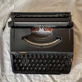 Old Brother 220 Deluxe mechanical typewriter - Made in Japan