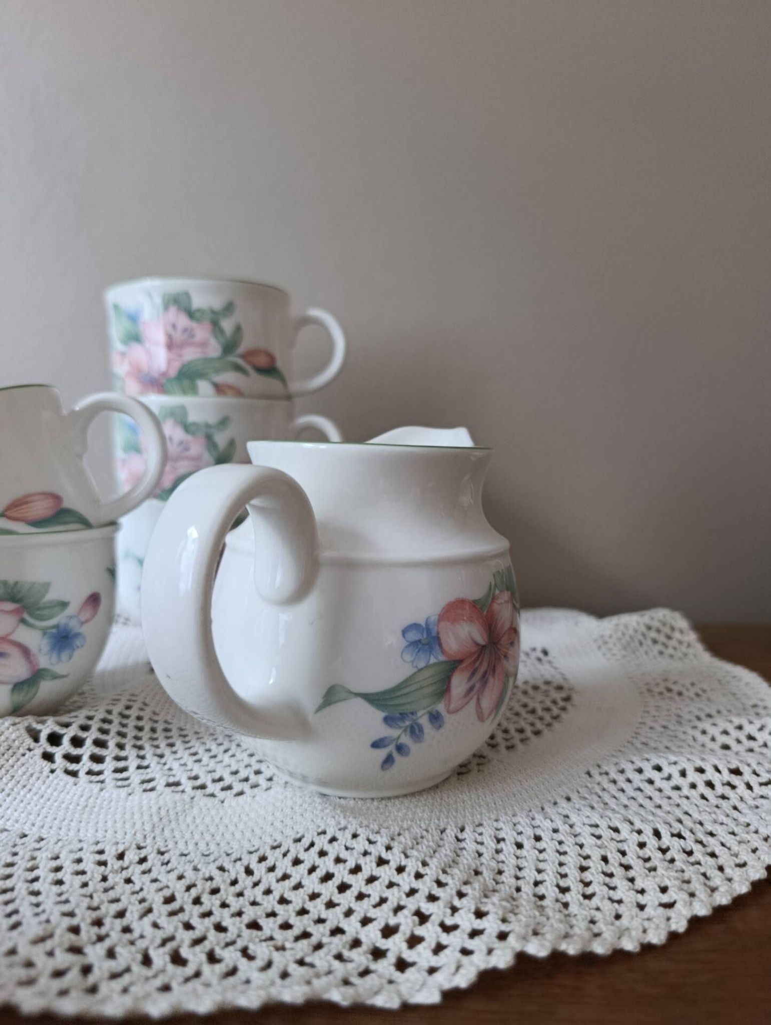 Royal Doulton "Carmel" 4 cups & milk jug floral decoration