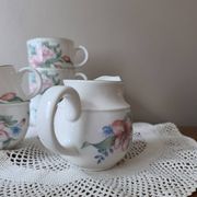 Royal Doulton "Carmel" 4 cups & milk jug floral decoration