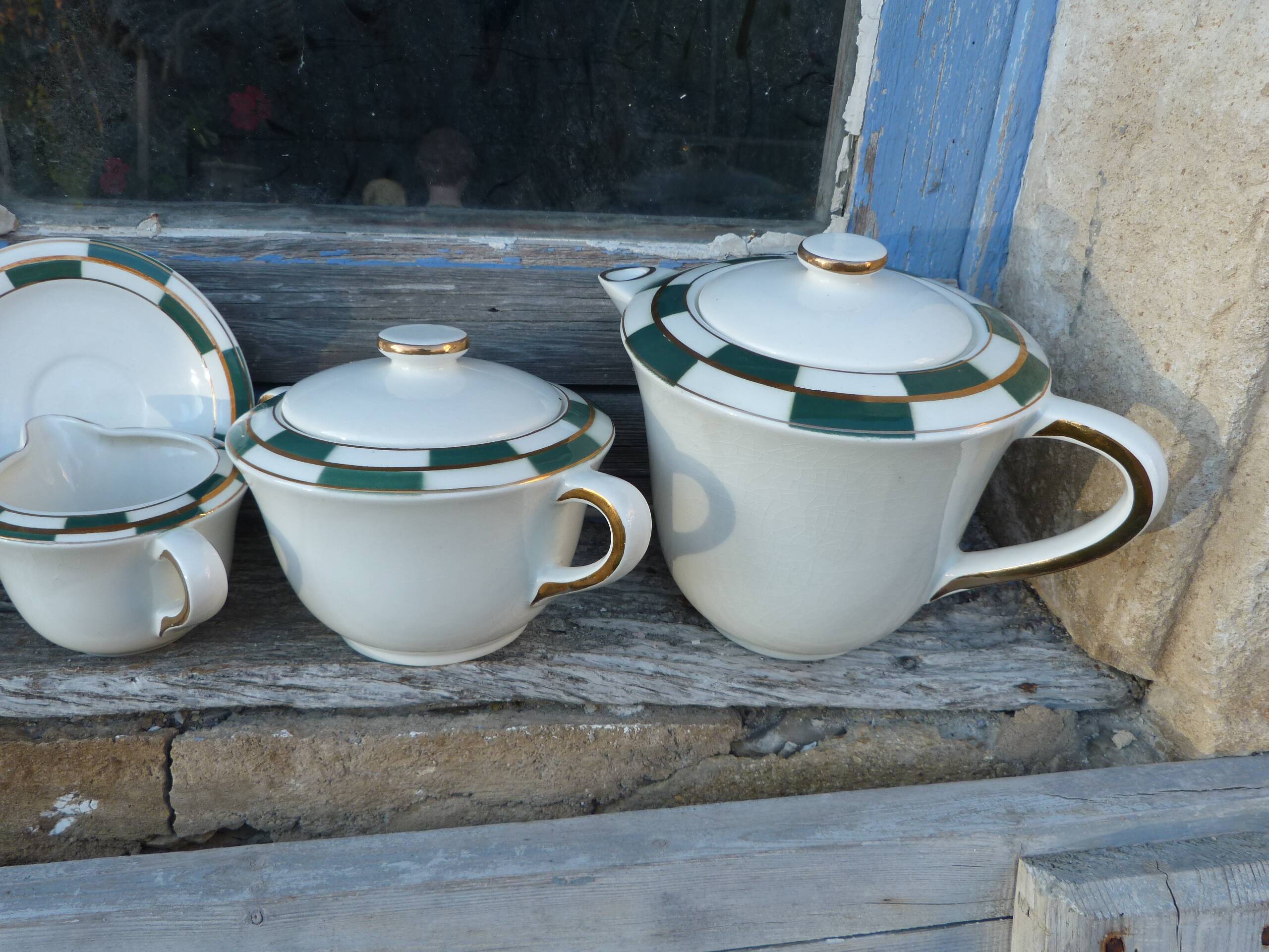Salins green check porcelain tea set