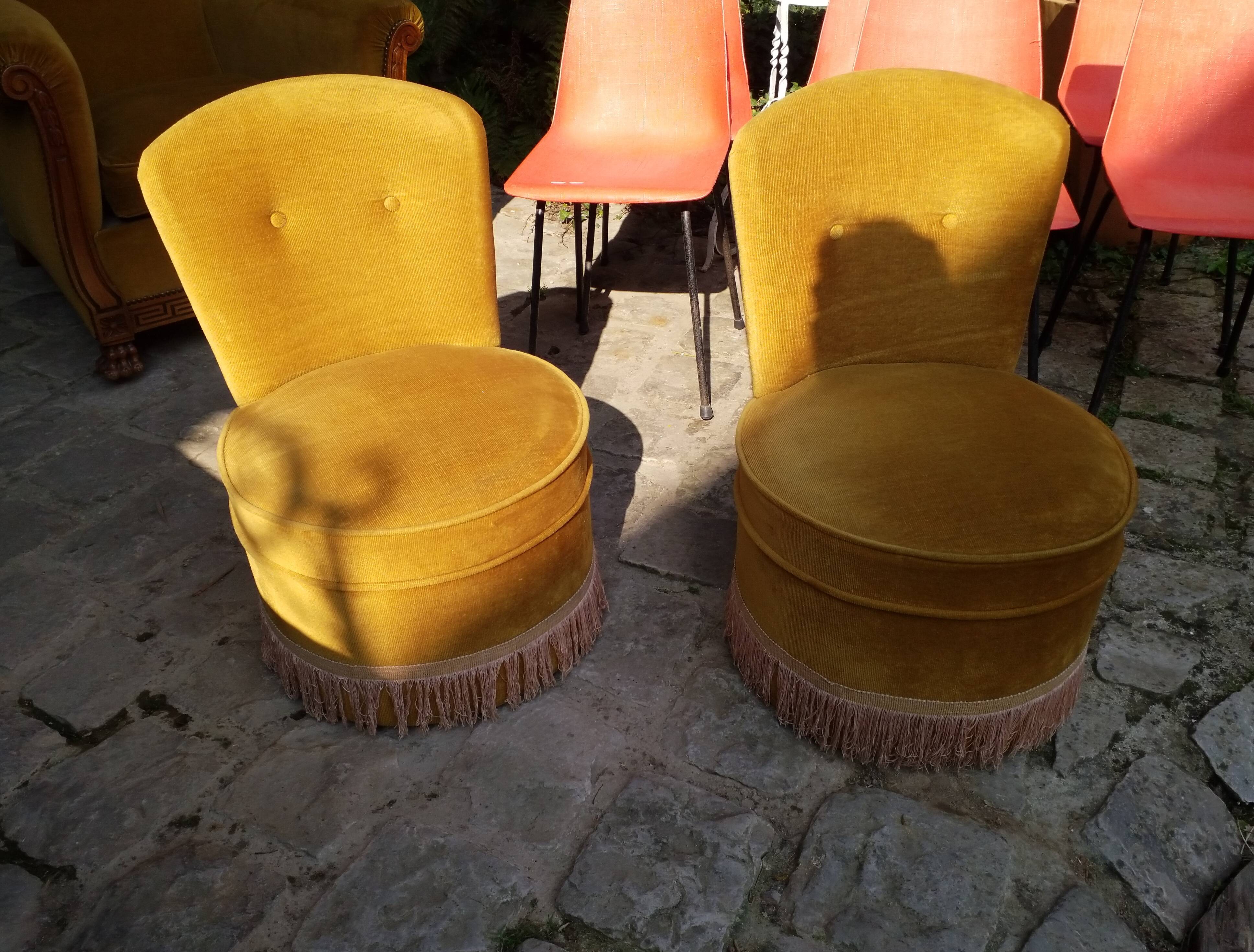 2 ottoman armchairs