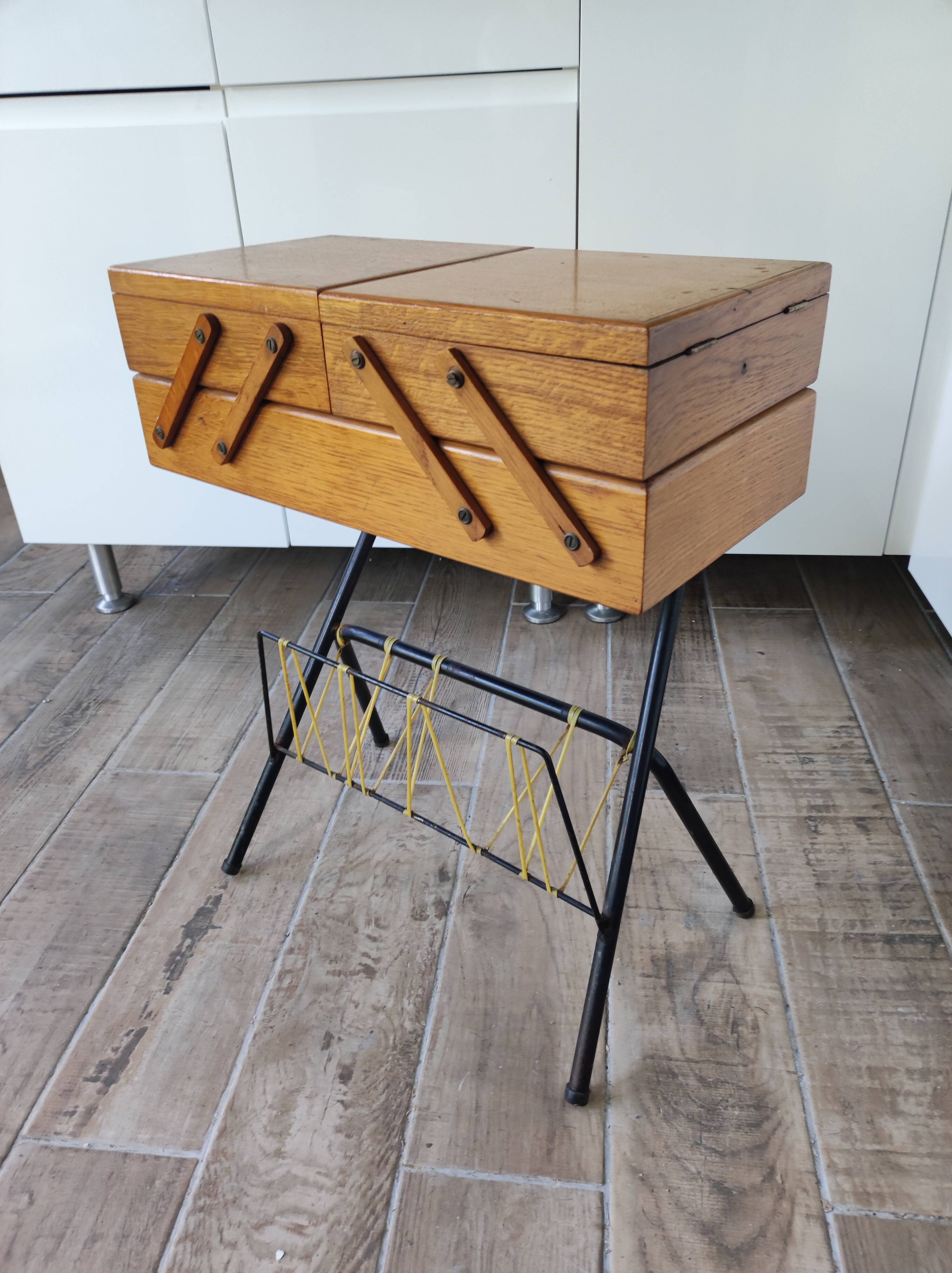 Worker sewing box door magazines steel wood scoubidou yellow vintage