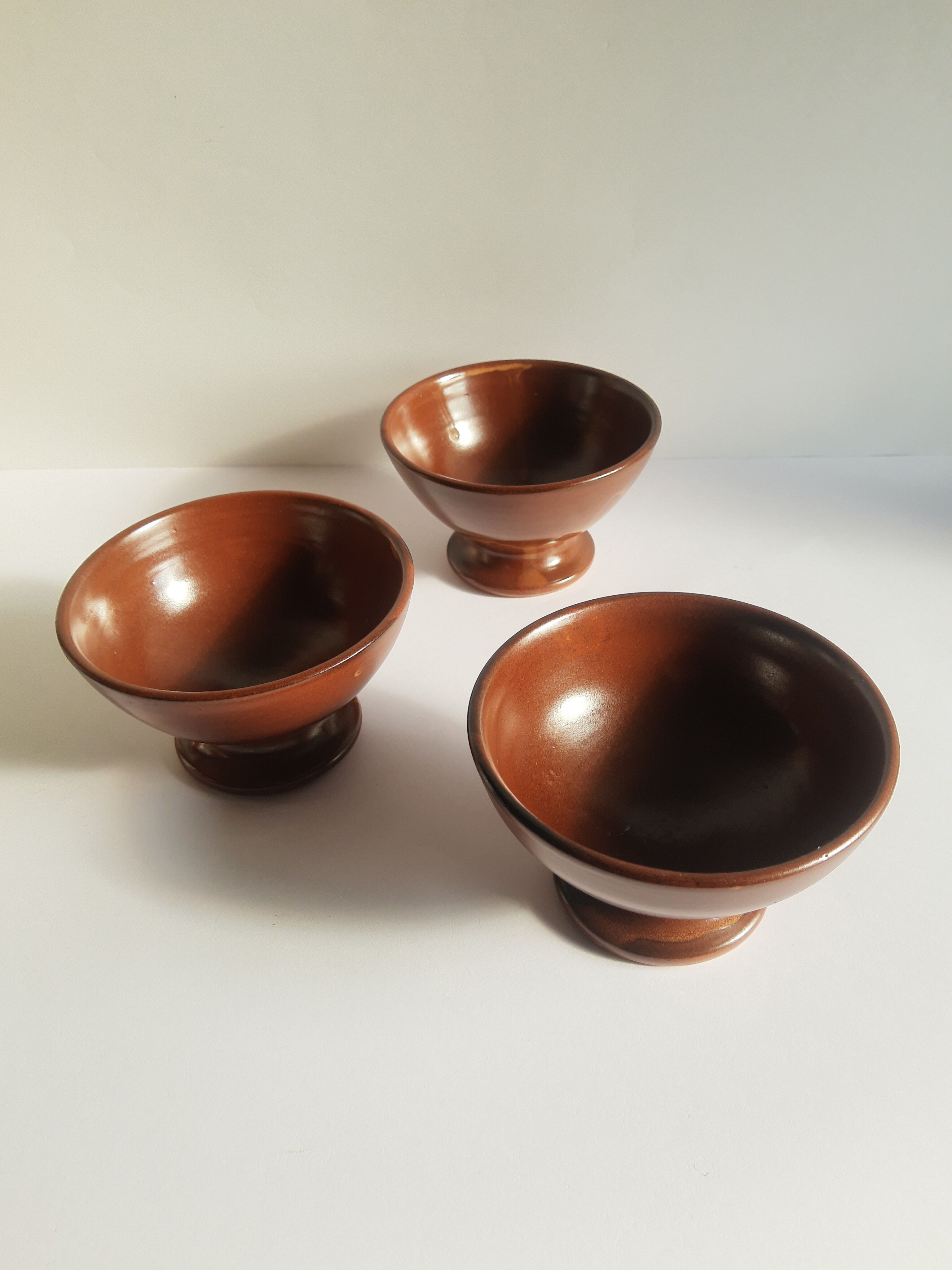Set of 3 vintage ceramic arts brown piedouche bowls