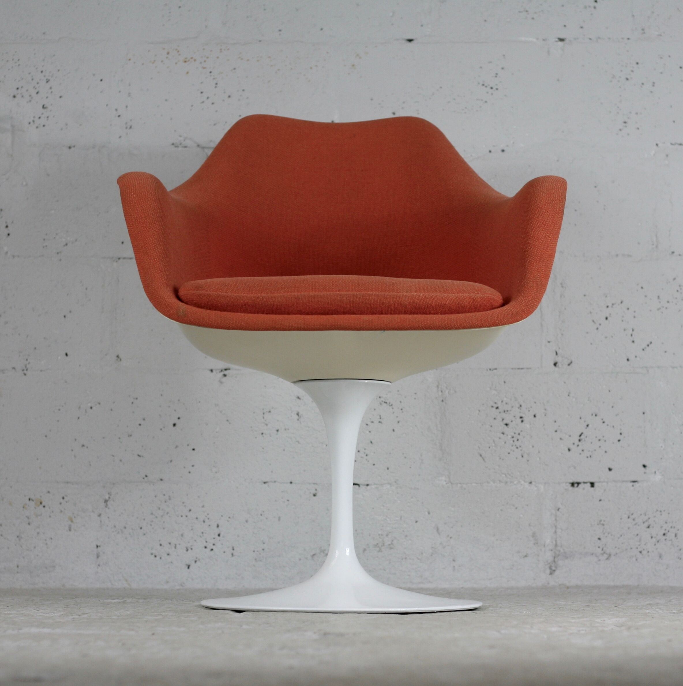 Tulip swivel armchair, Signed Knoll, Eero Saarinen, USA, circa 1960.