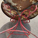 Table de jardin à volutes