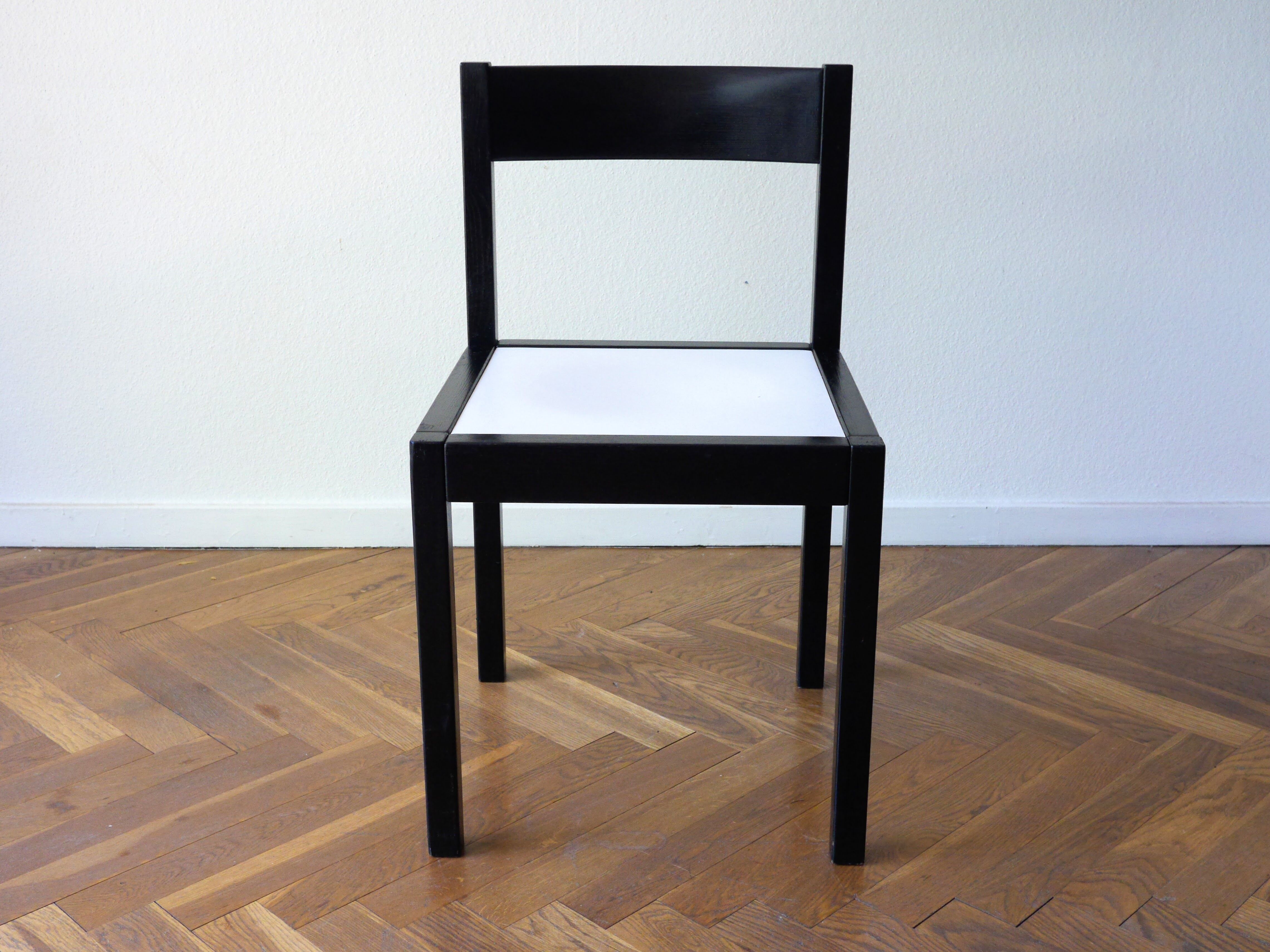Ensemble de 6 chaises à manger noir et blanc du milieu du siècle
