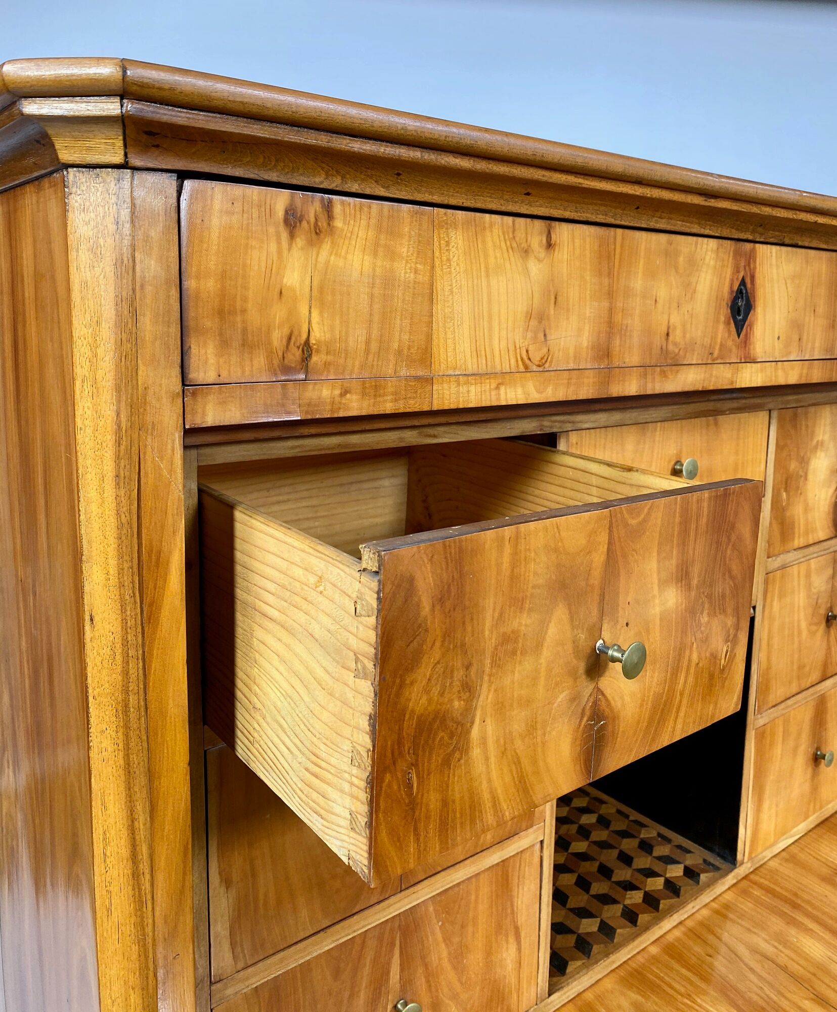 Secrétaire droit Biedermeier en placage de merisier, Circa 1820