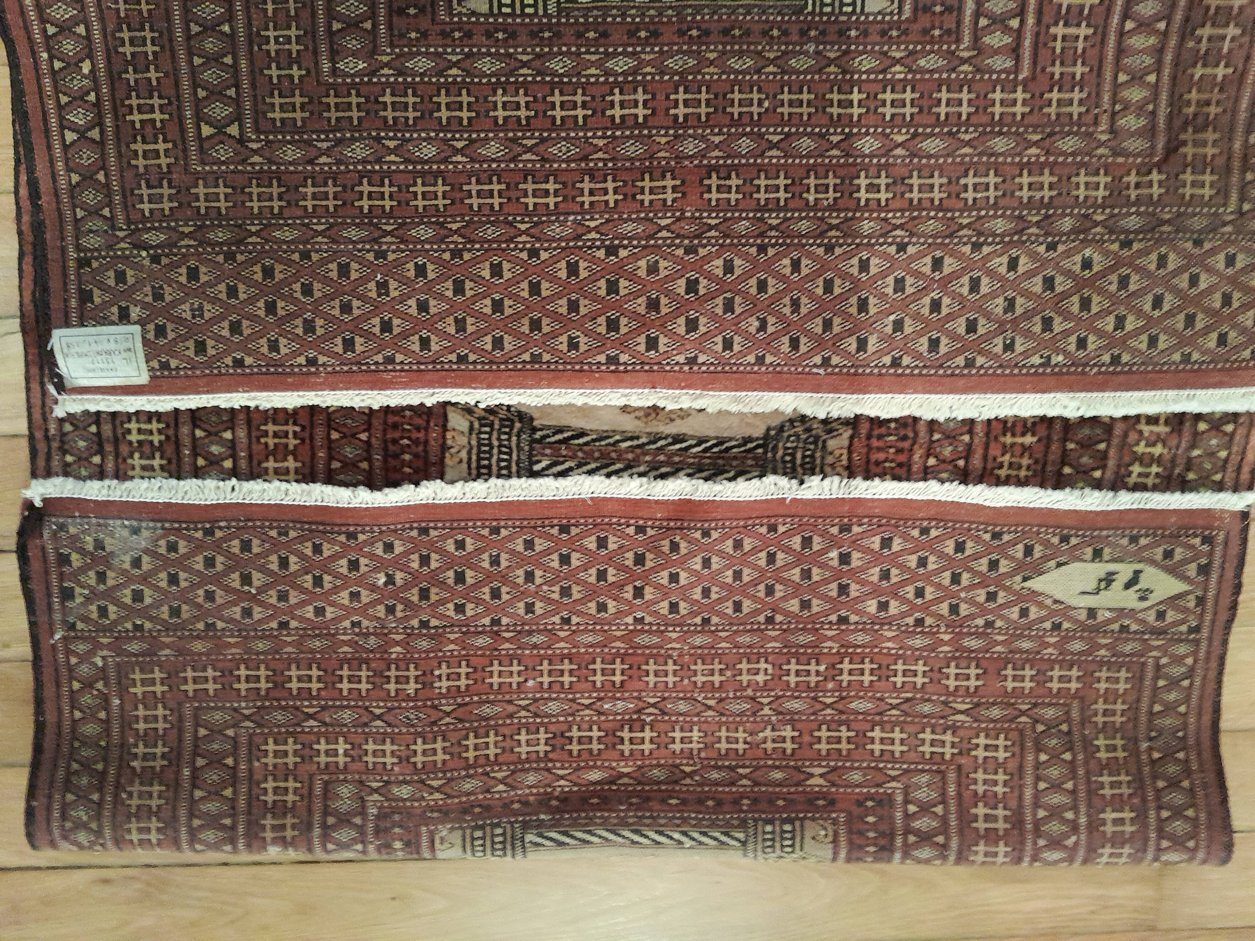 Hand knotted wool rug Pakistan 145 x 95