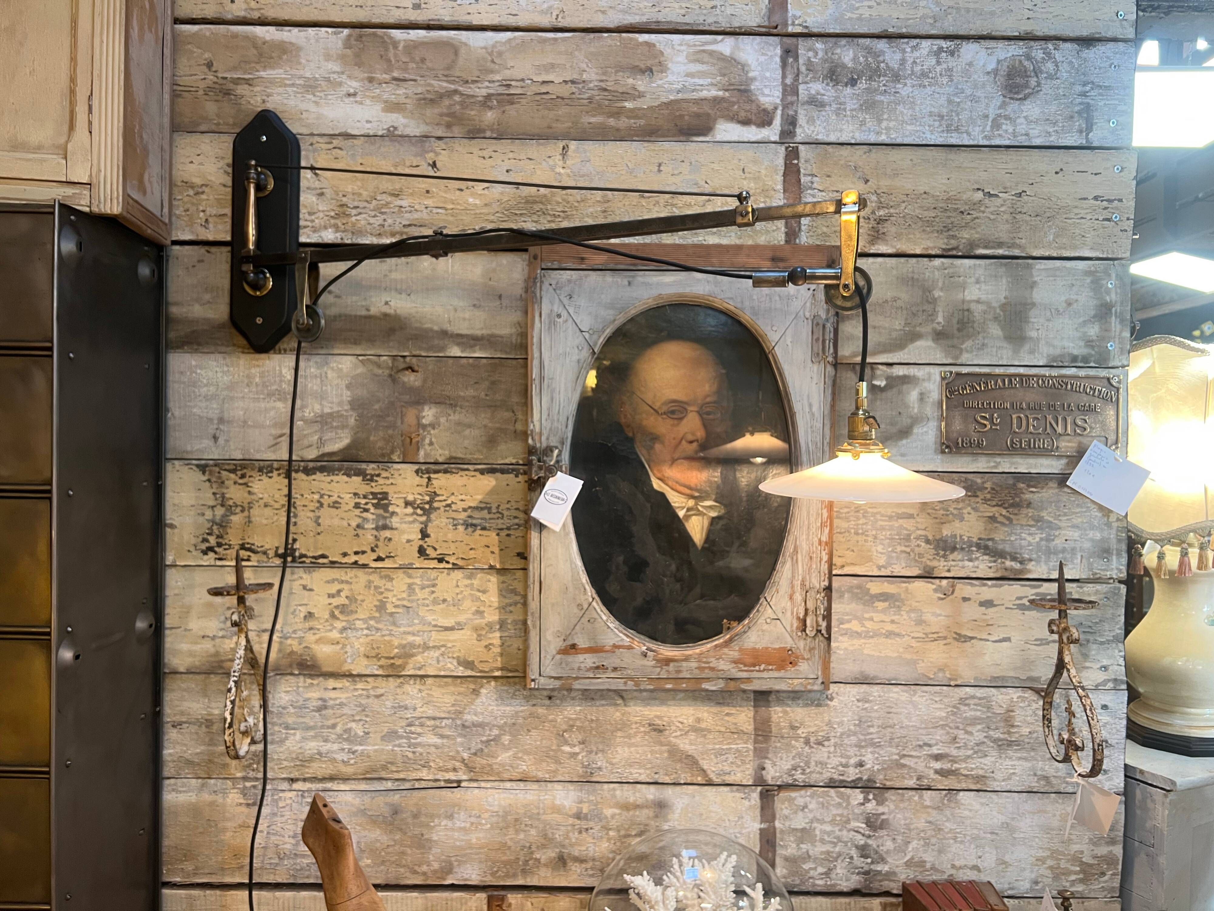 Dentist's lamp from the early 20th century.