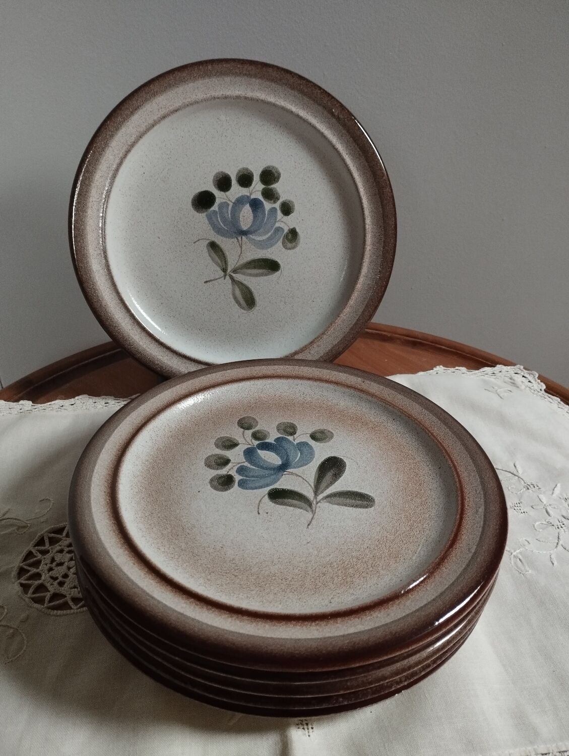 Dessert plates, beige stoneware with blue/gray flowers, by MBFA Pornic, Fanchon model, set of 6