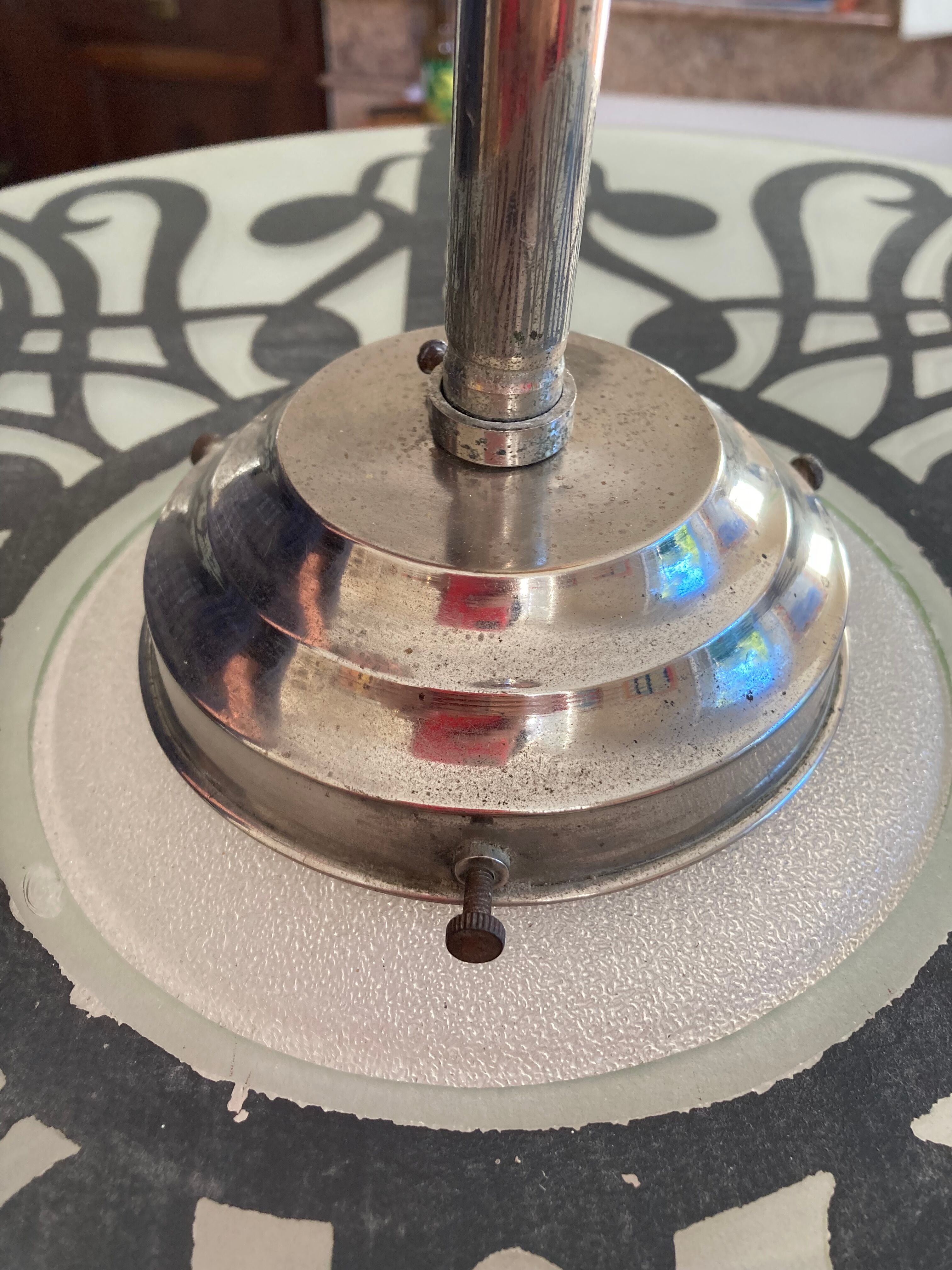 Art Deco pendant lamp in frosted glass and floral disc