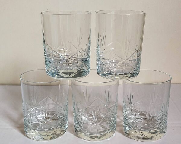 Cinq verres timbales aux étoiles en cristal vintage
