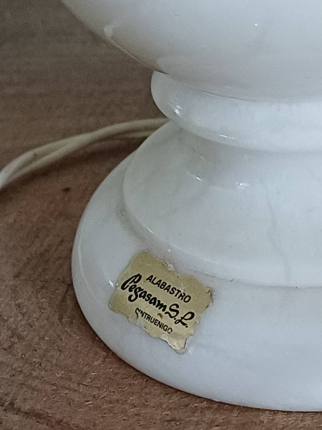 Globe lamp and alabaster base