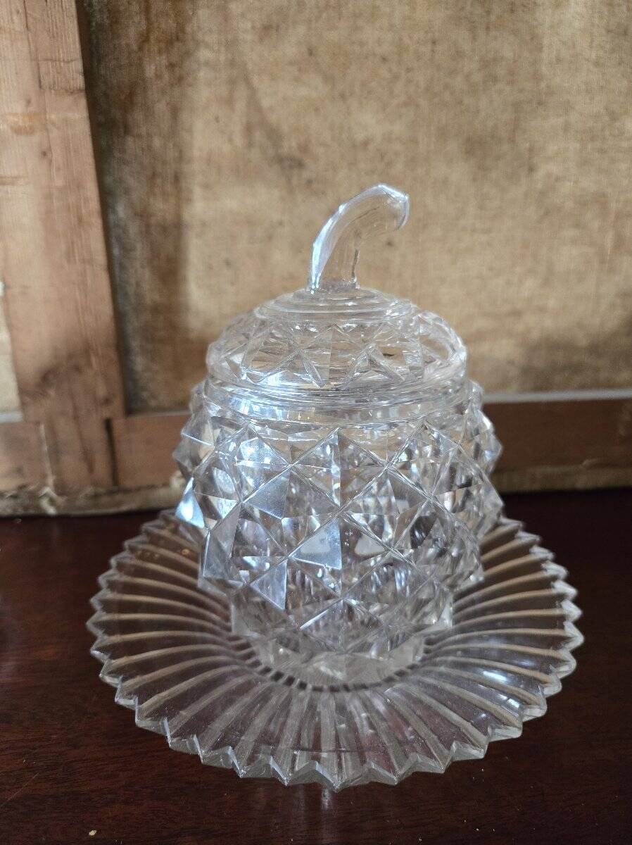 Pair of covered pots in cut crystal shaped like pineapples with stands – H 19 cm