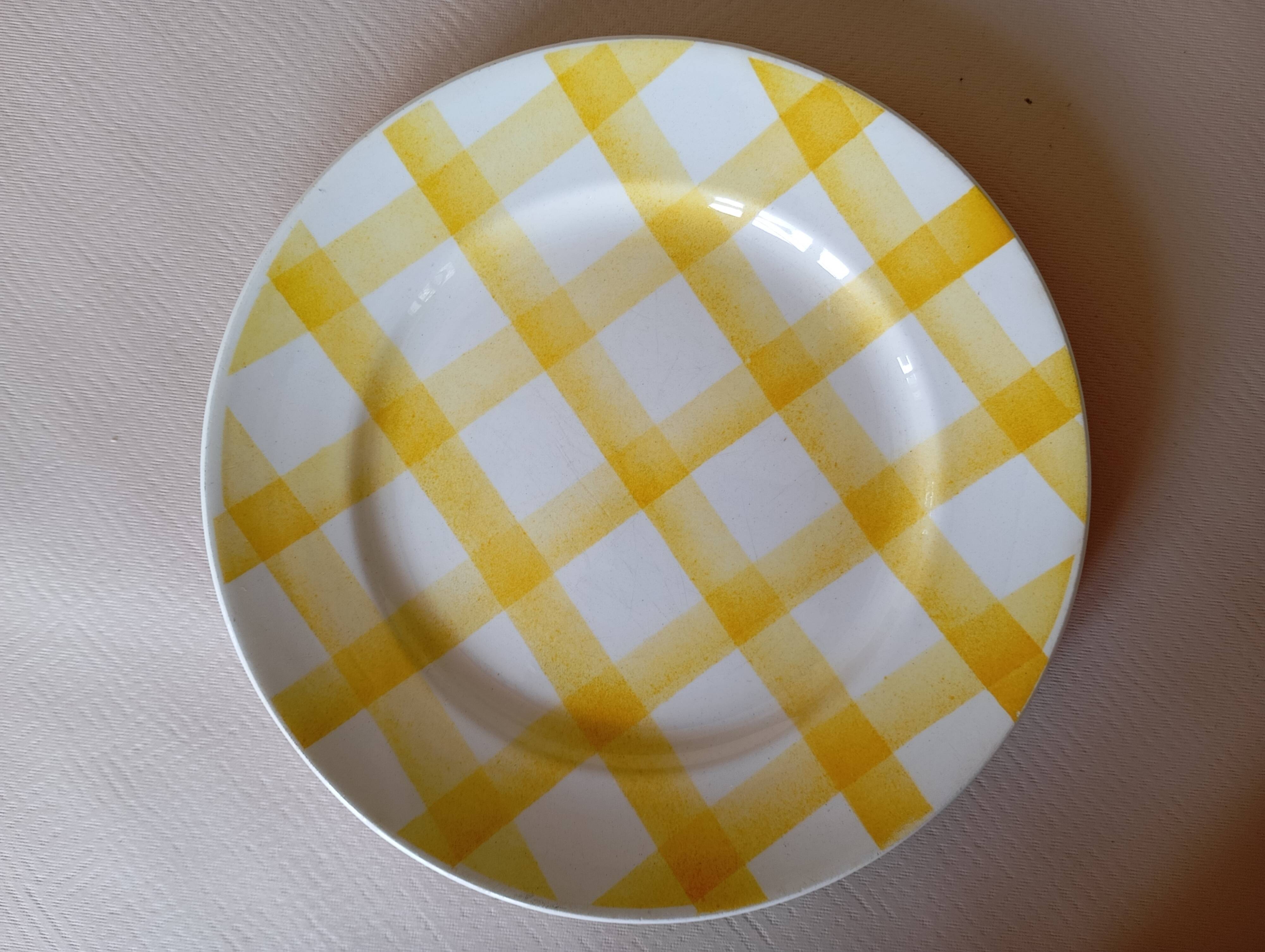 2 Moulin des Loups yellow “Tablecloth” plates