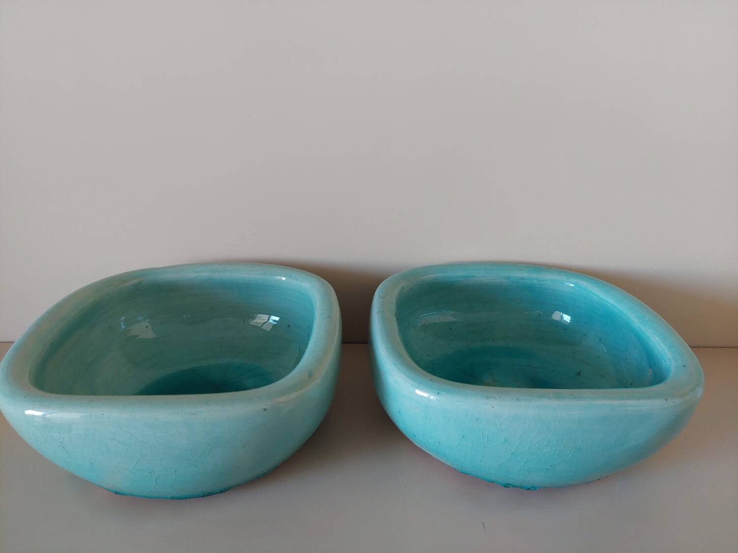 Turquoise cracked ceramic empty pocket signed Keramos, Sèvres circa 1950