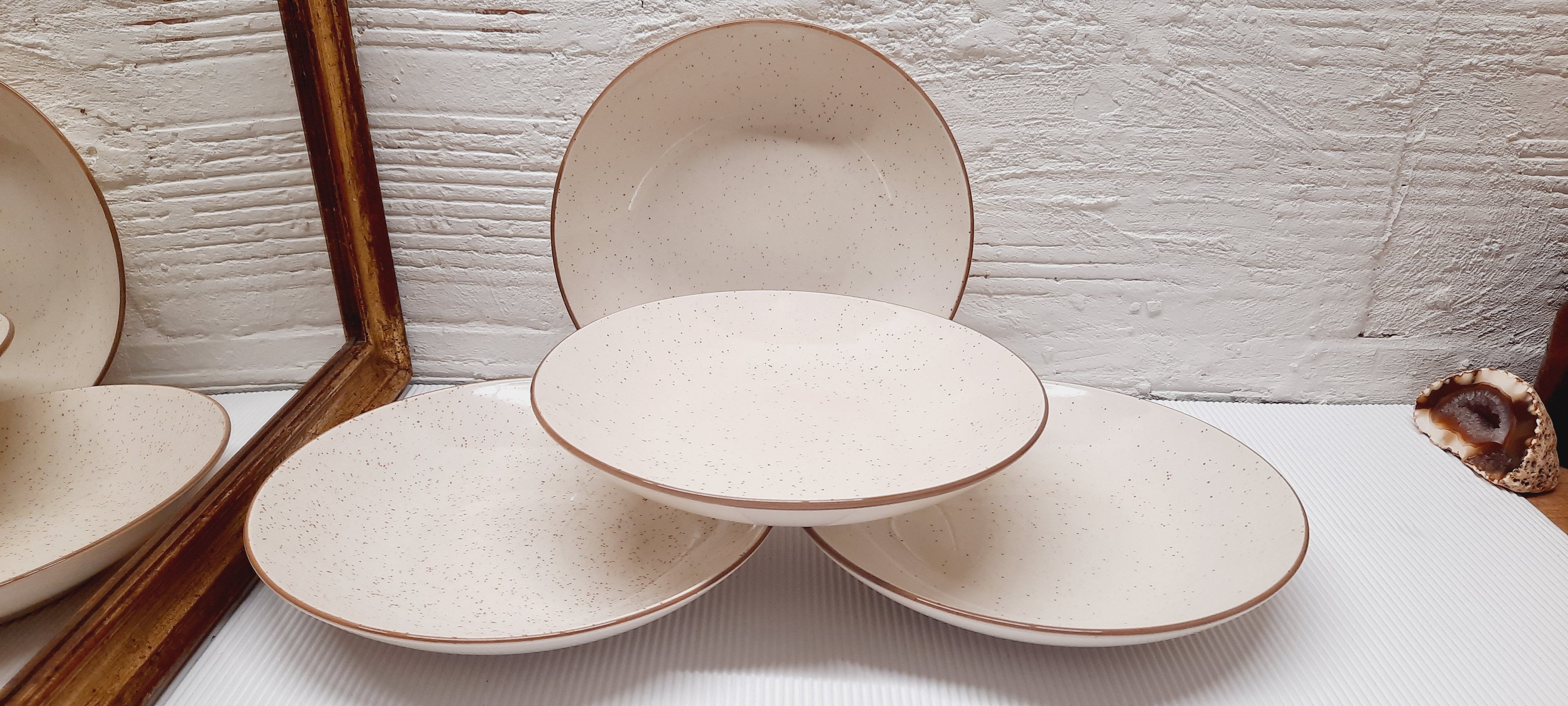 Set 4 plates speckled stoneware