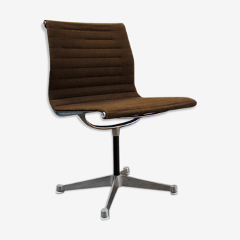 Chaise EA105 par Charles et Ray Eames pour Herman Miller