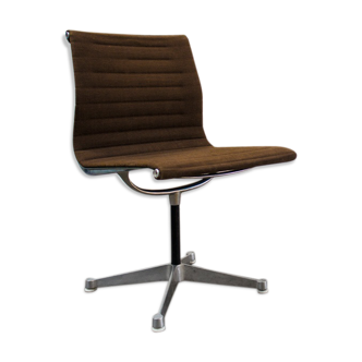 Chaise EA105 par Charles et Ray Eames pour Herman Miller
