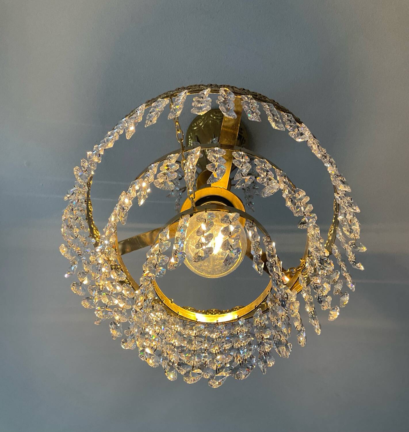 Chandelier with crystal and brass pendants