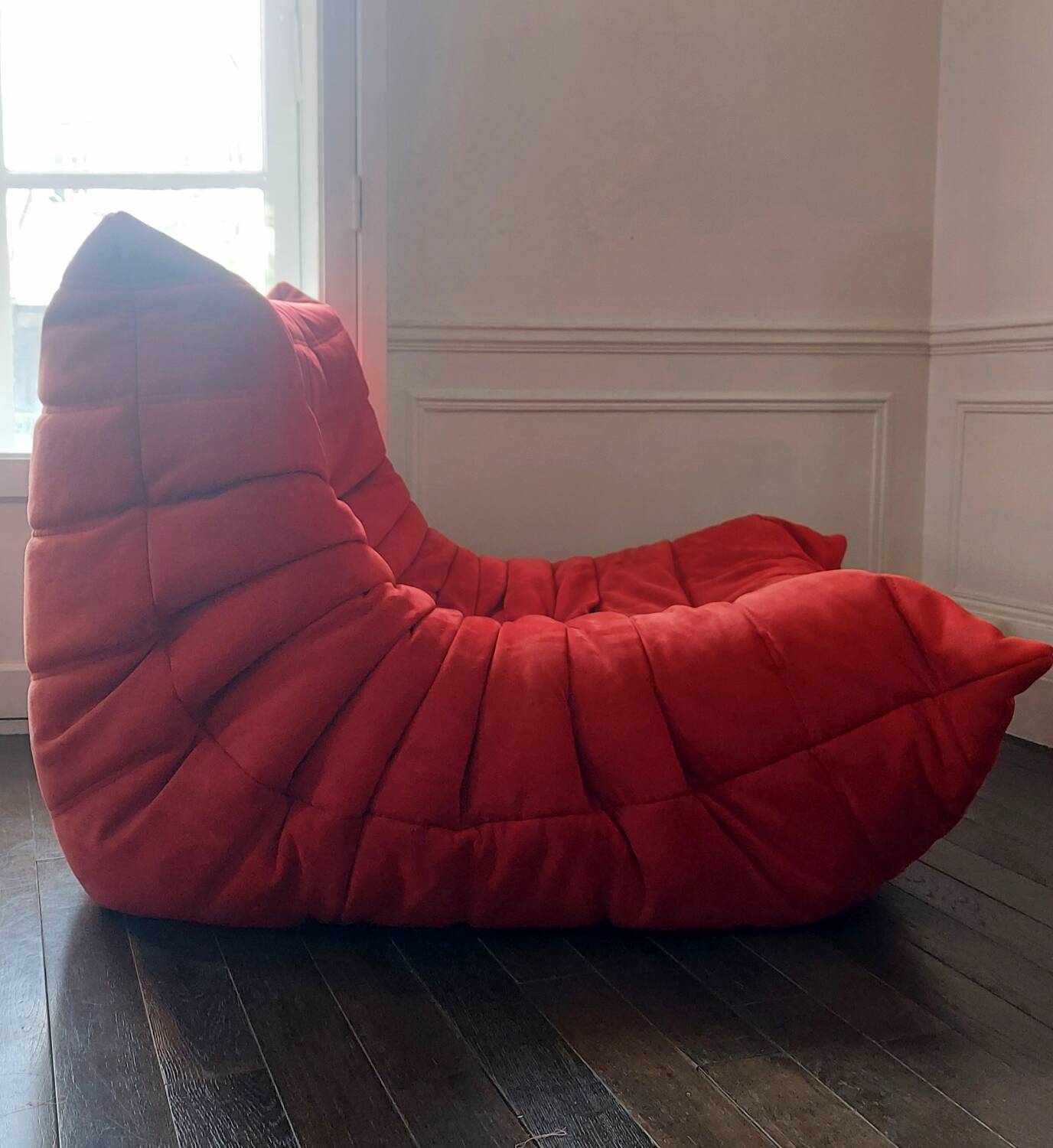 100% original – Togo 1 seater bench – Red Alcantara (Goya Red) by Lig