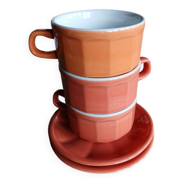 3 tasses de bistrot et 2 soucoupes