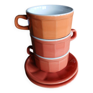 3 bistro cups and 2 saucers