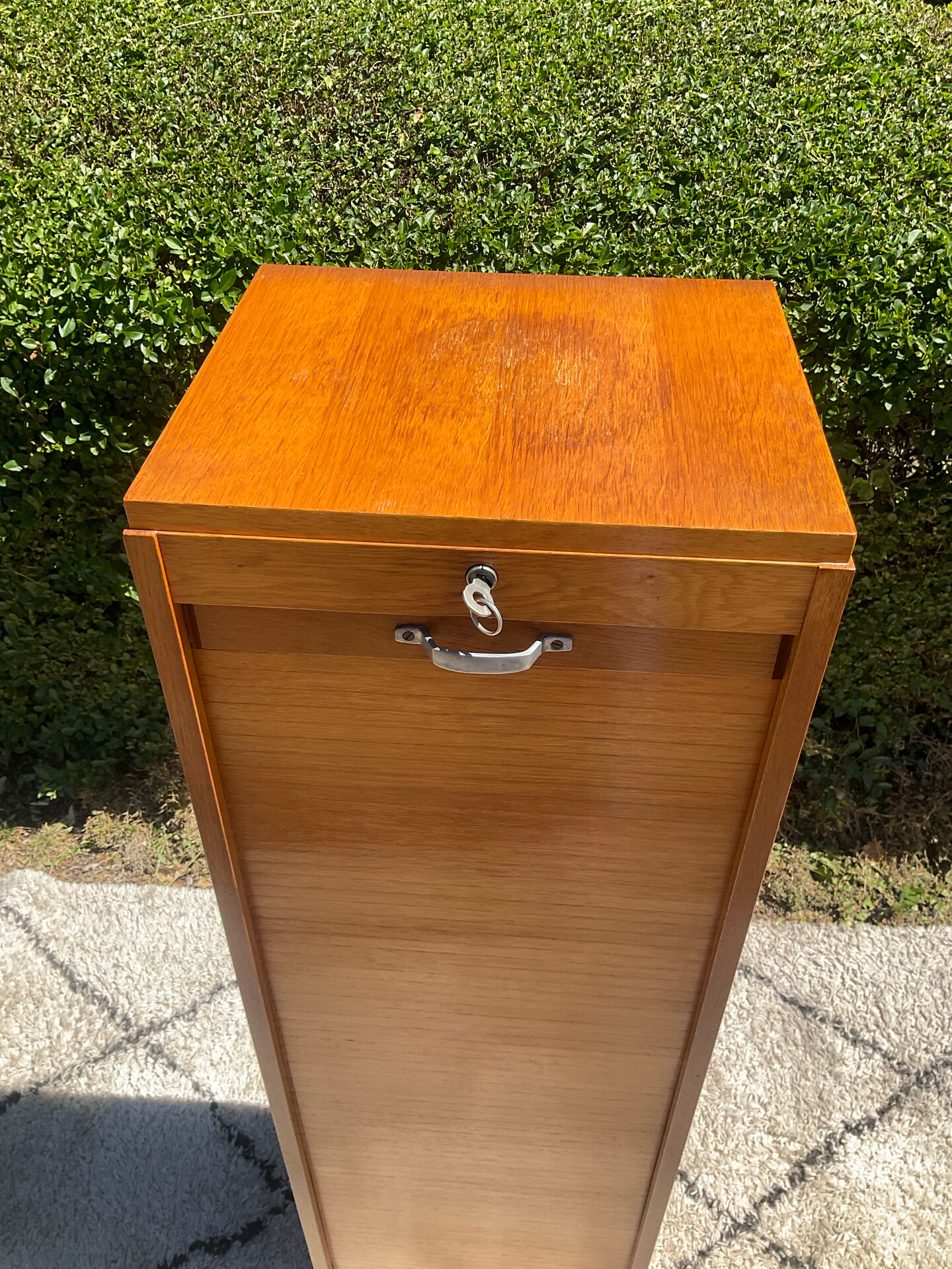 Meuble à rideau vintage en bois années 60-70