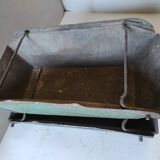Old metal box of vintage industrial workshop Nestier