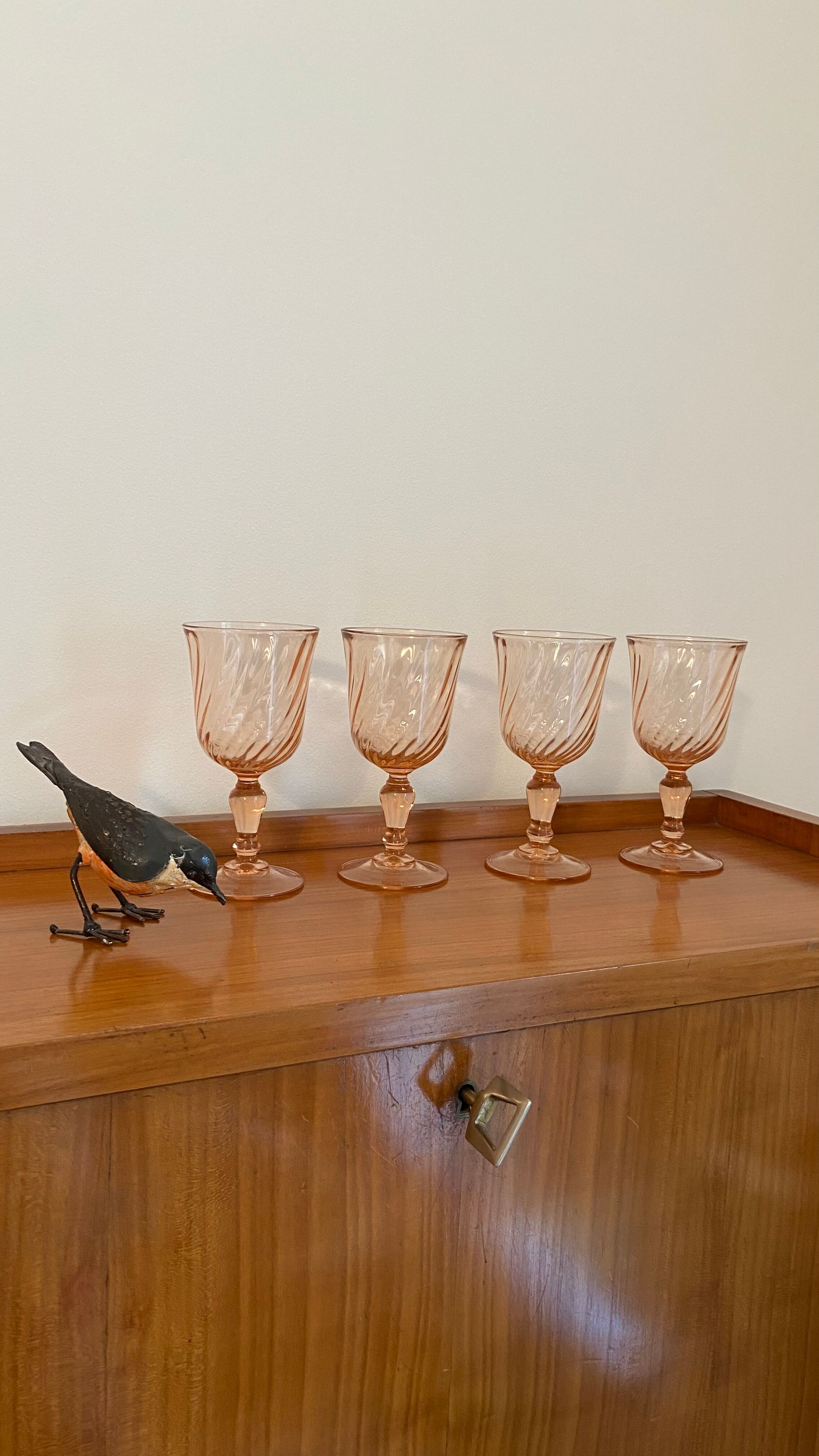 Pop-up Christmas 2022 - Series of 4 wine glasses in vintage pink glass