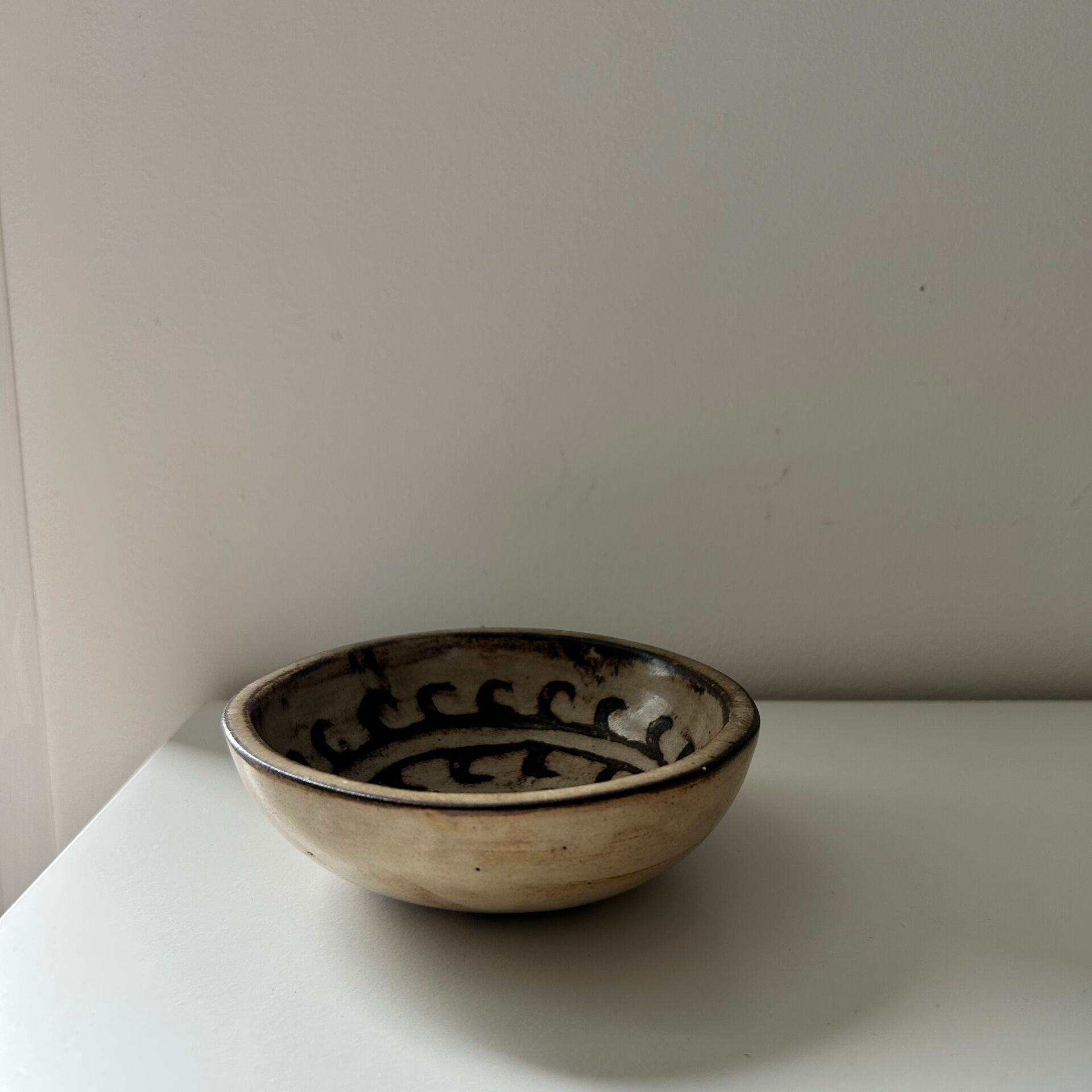 Handcrafted bowl with arabesque decoration