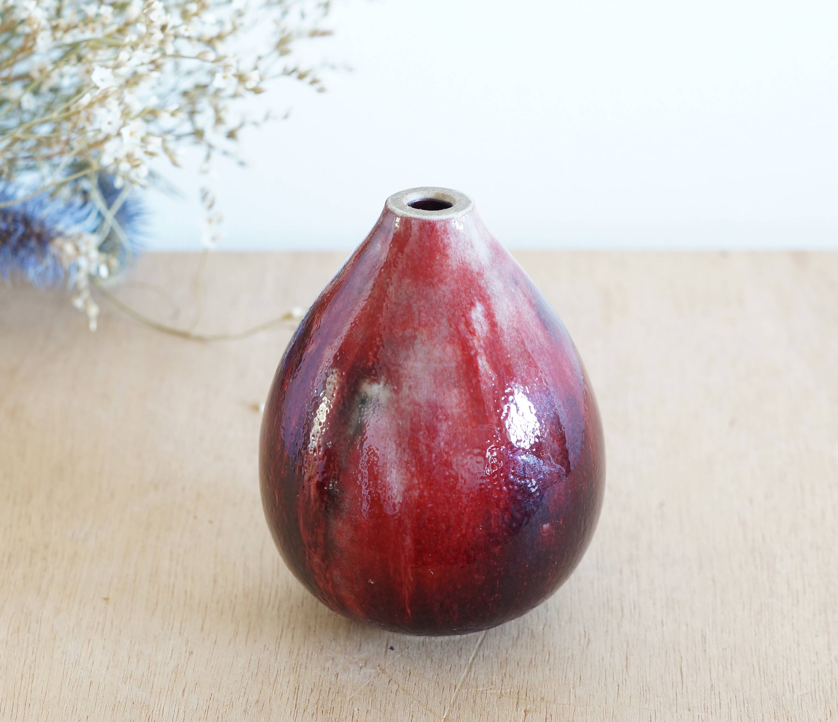 Vase en grès émaillé rouge, estampillé