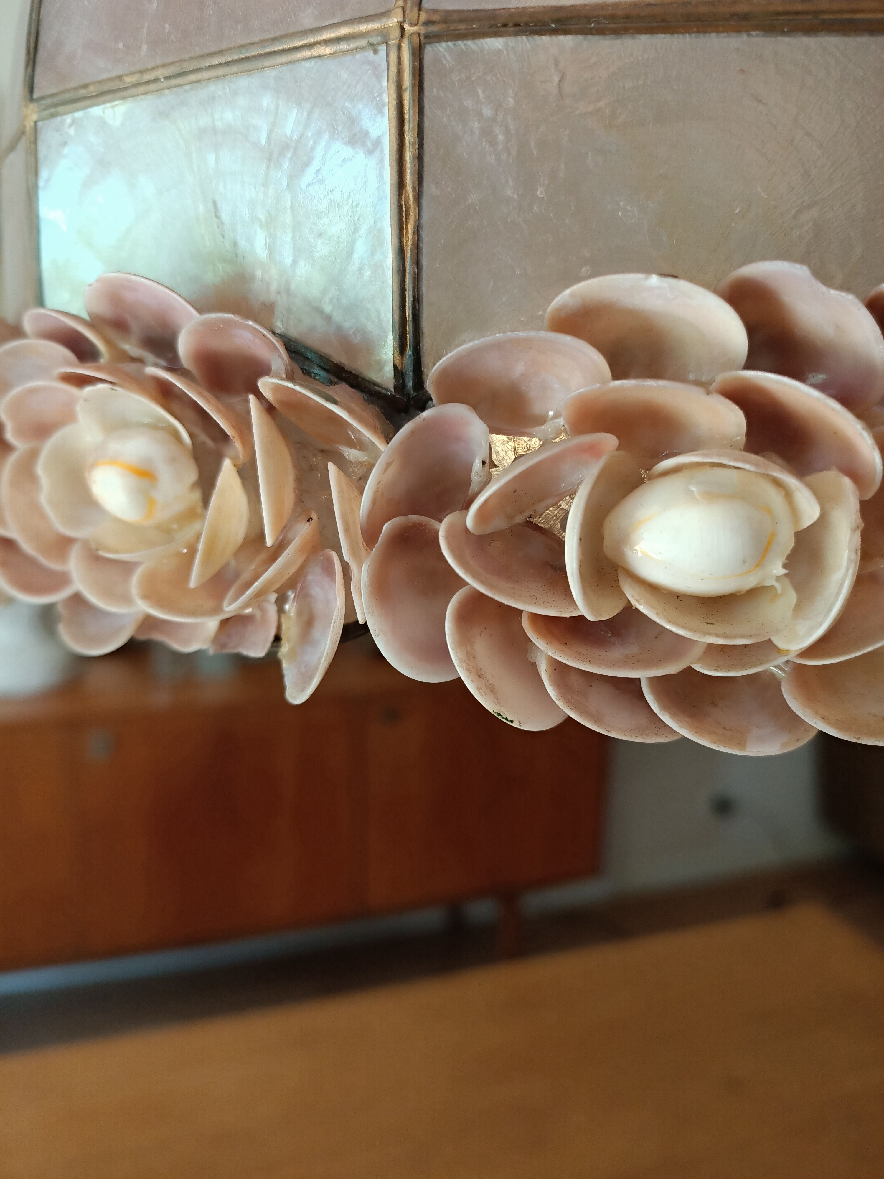 Vintage mother-of-pearl suspension