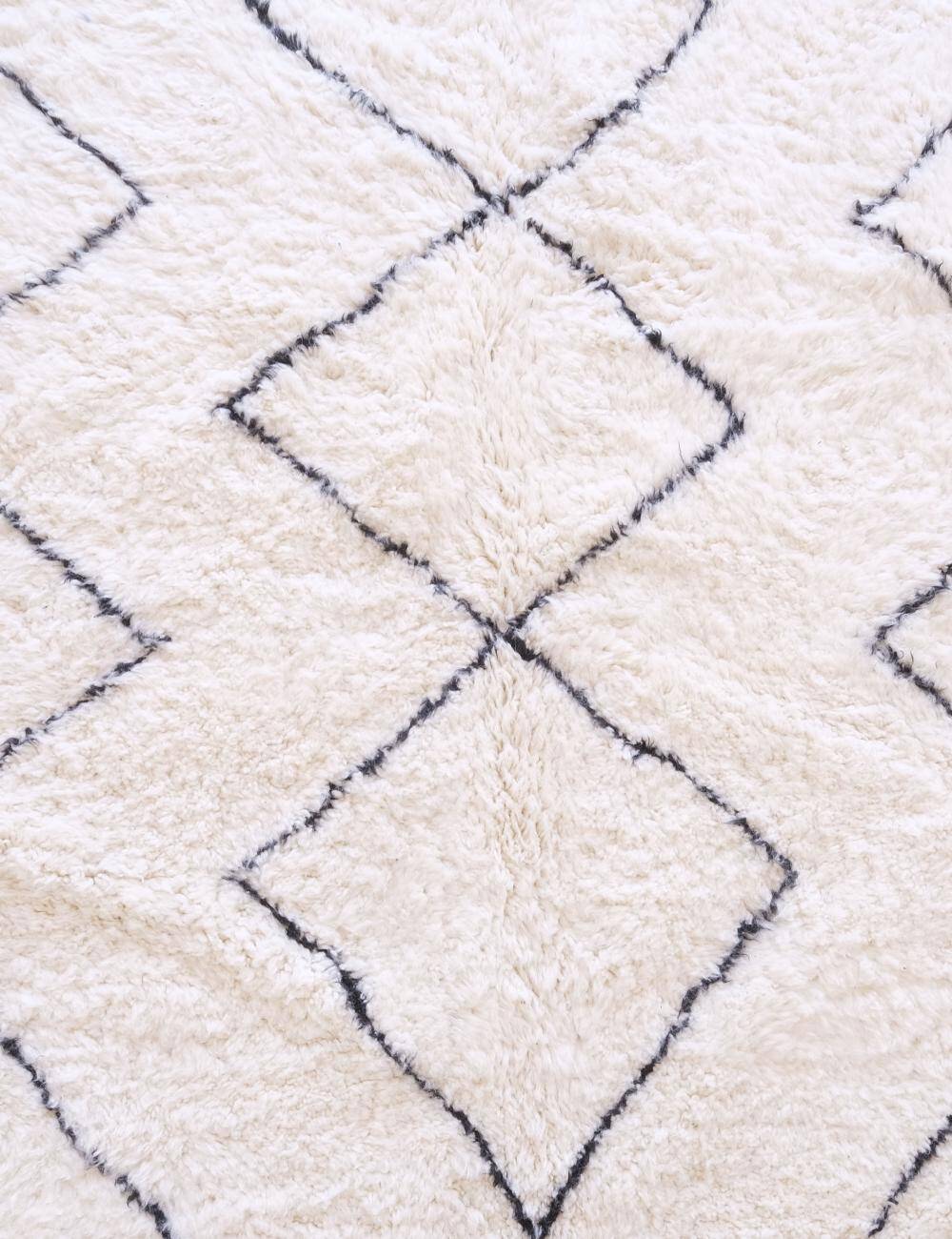 Beni Ouarain White Diamond Rug - 348 x 249 cm