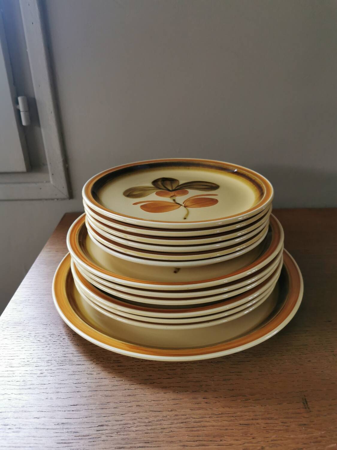 Vintage 13-piece Gien France Fuego model service