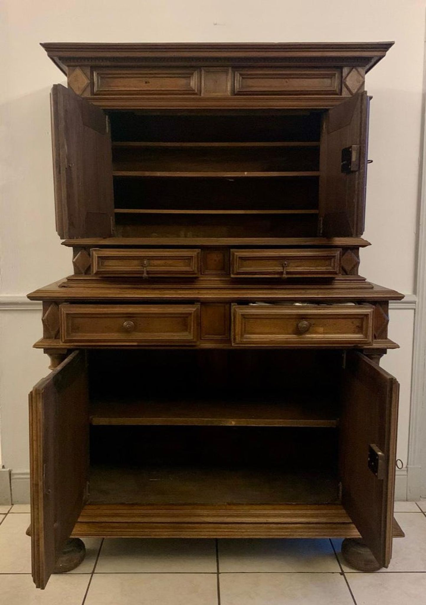 Buffet 2 corps, style louis xiii, xviième siècle