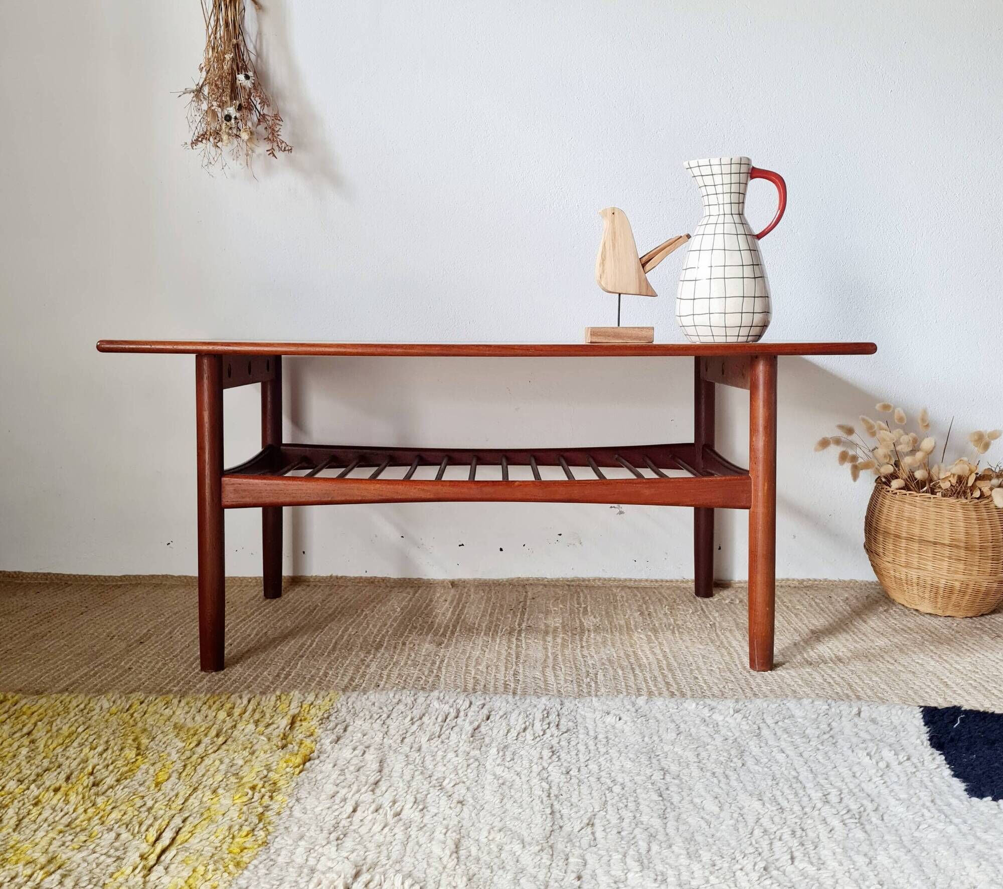 Vintage teak coffee table – Mid-Century Danish design