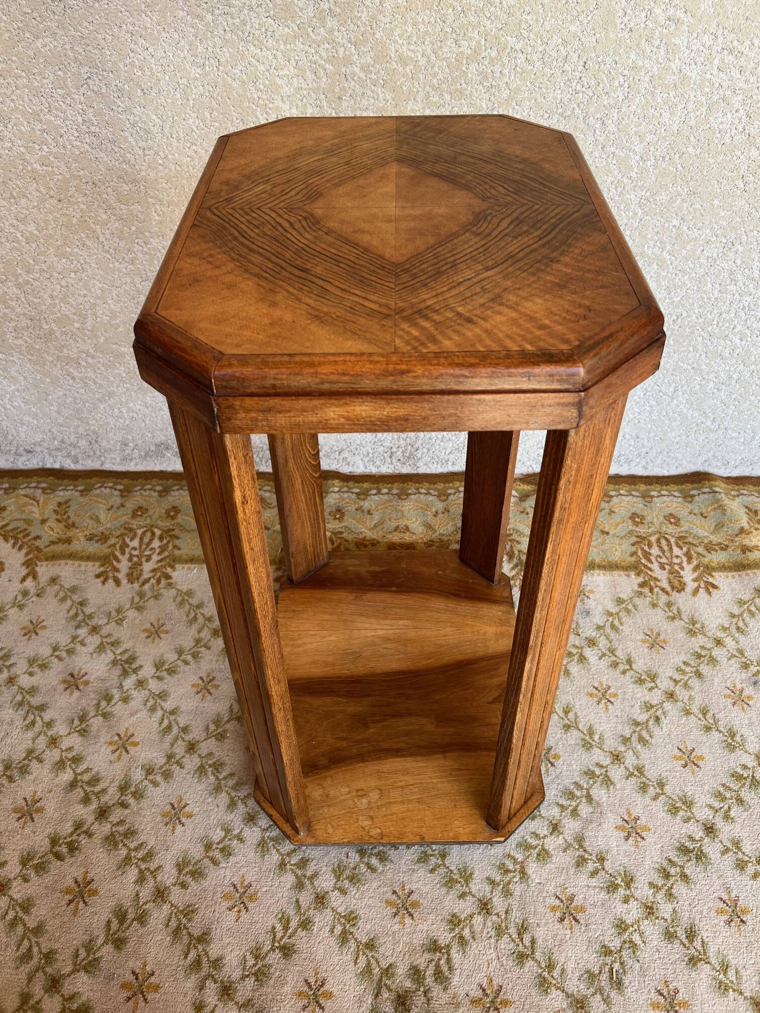 Art Deco side table or serving table in walnut, pedestal table.