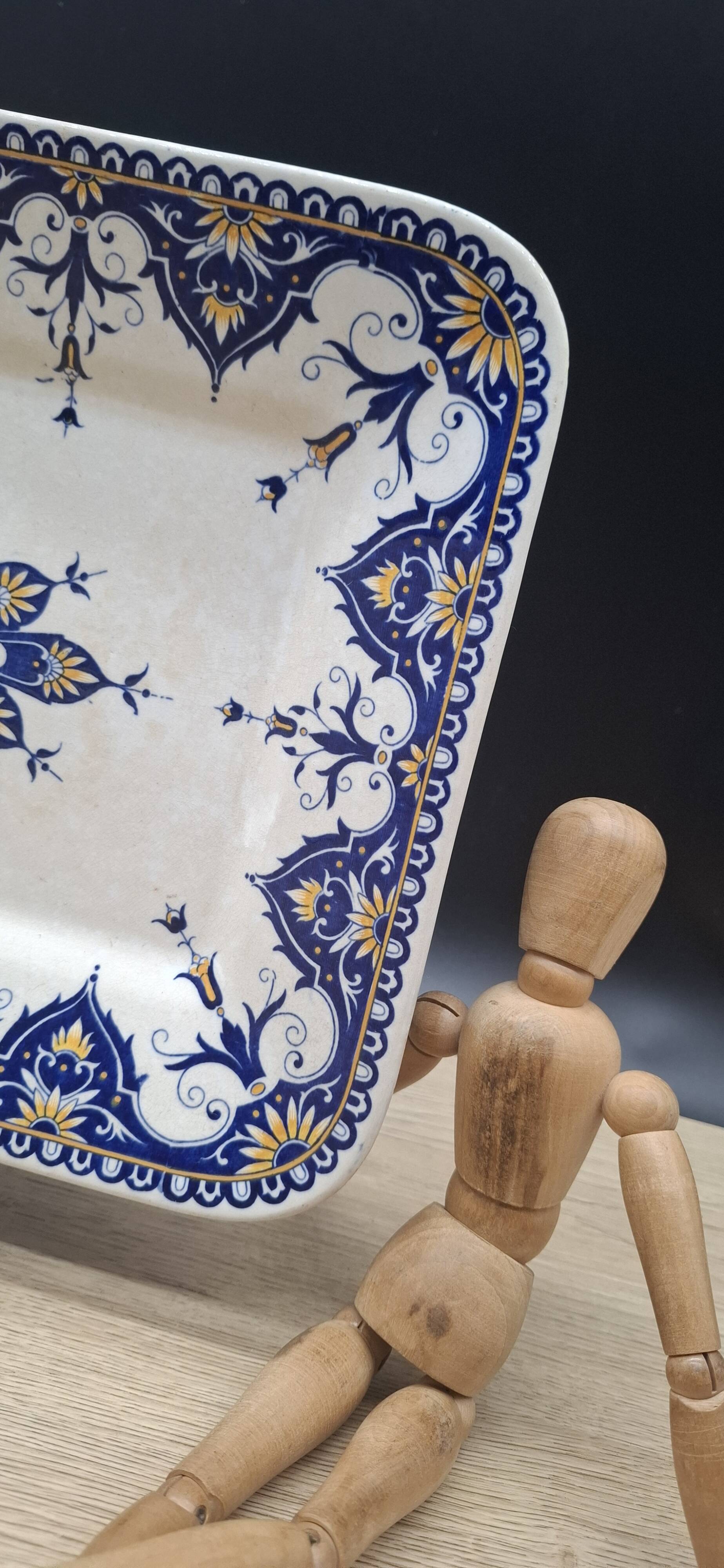 Antique Sarreguemines earthenware dish, Cluny model, 19th century