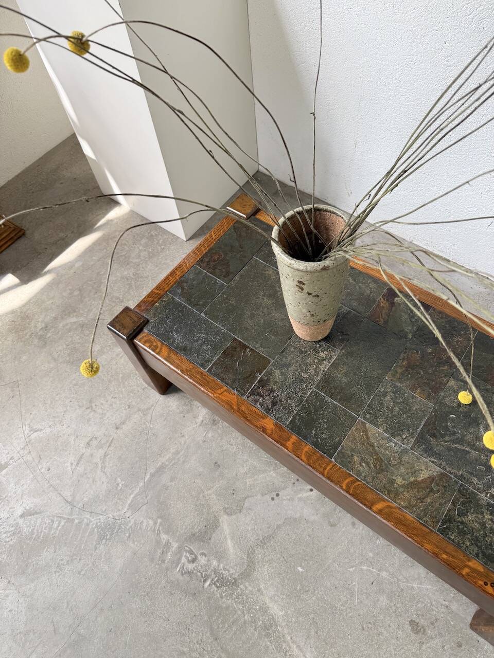 Table basse en chêne et ardoise 1950