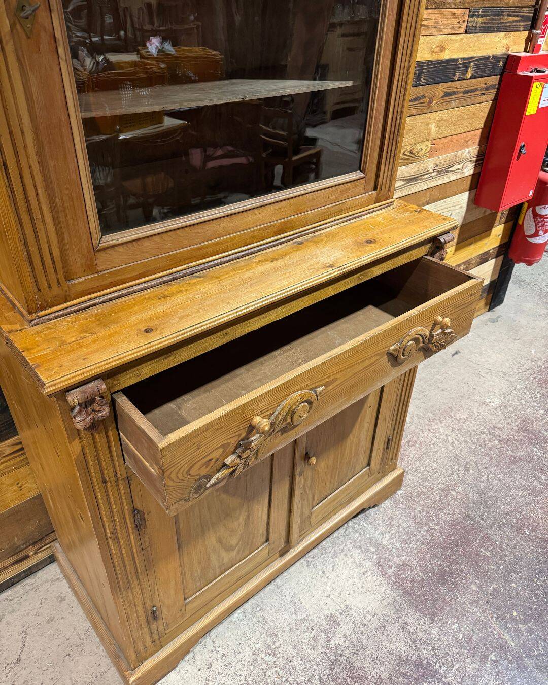 19th-century fir dresser - Original patina