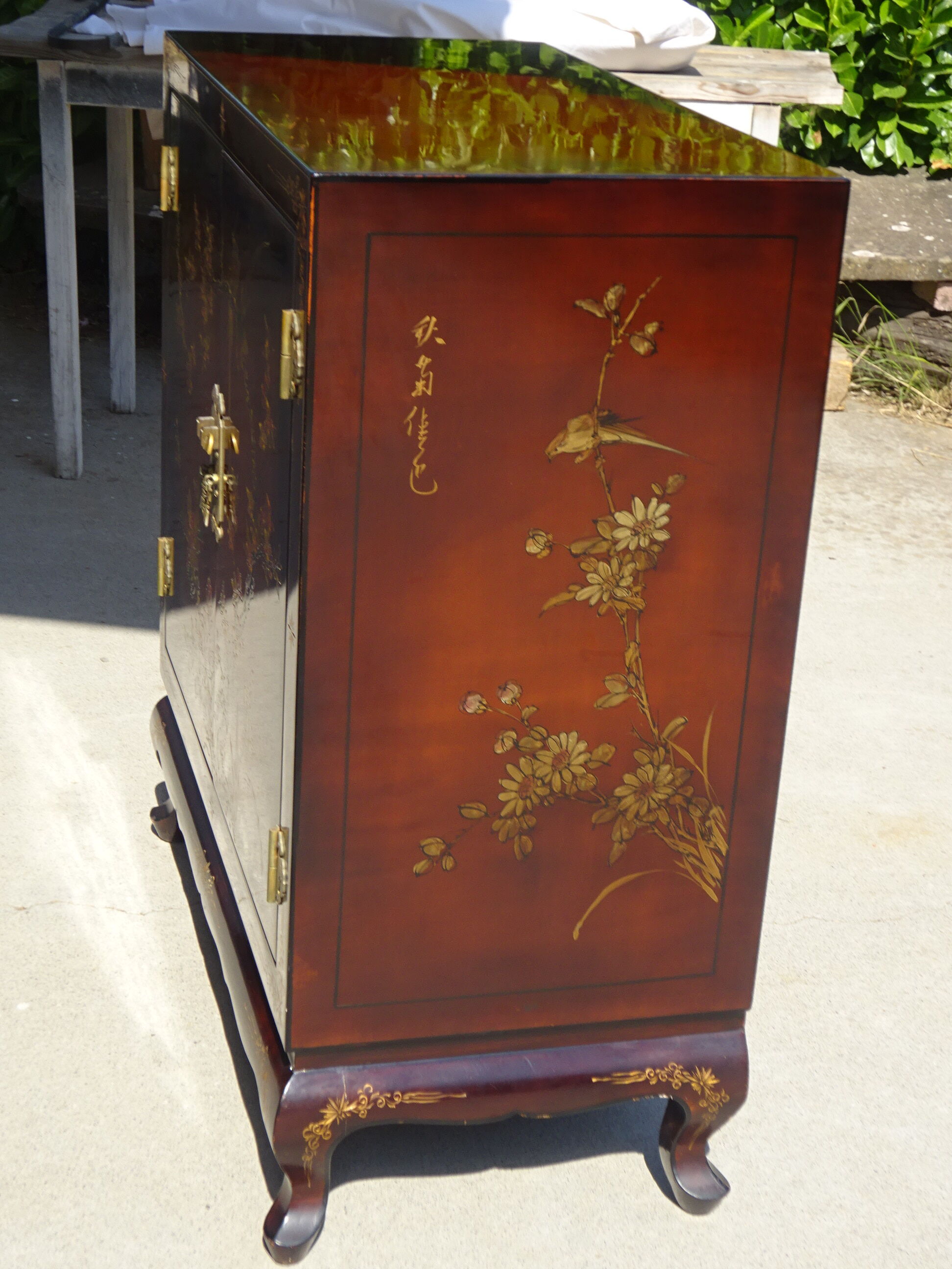 2-door sideboard, painting flowers and birds