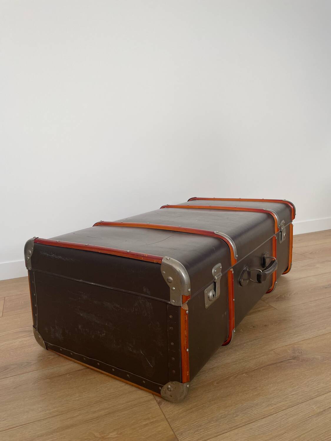 Old storage trunk / suitcase