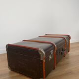 Old storage trunk / suitcase
