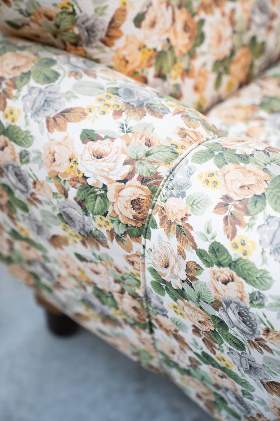 2-seater sofa, floral fabric, wooden structure, plastic and wooden legs, 1970