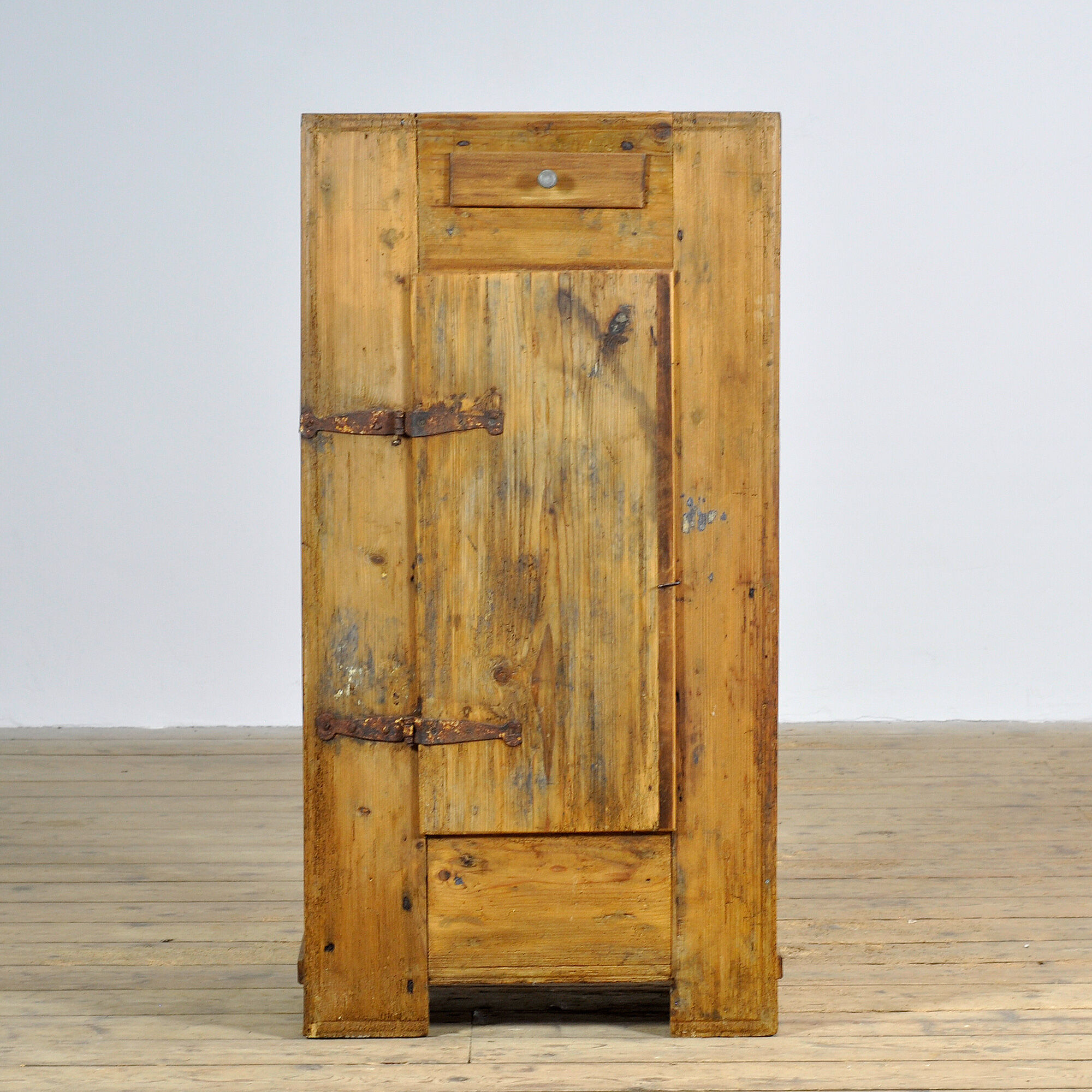 Cabinet en pin, vers 1920