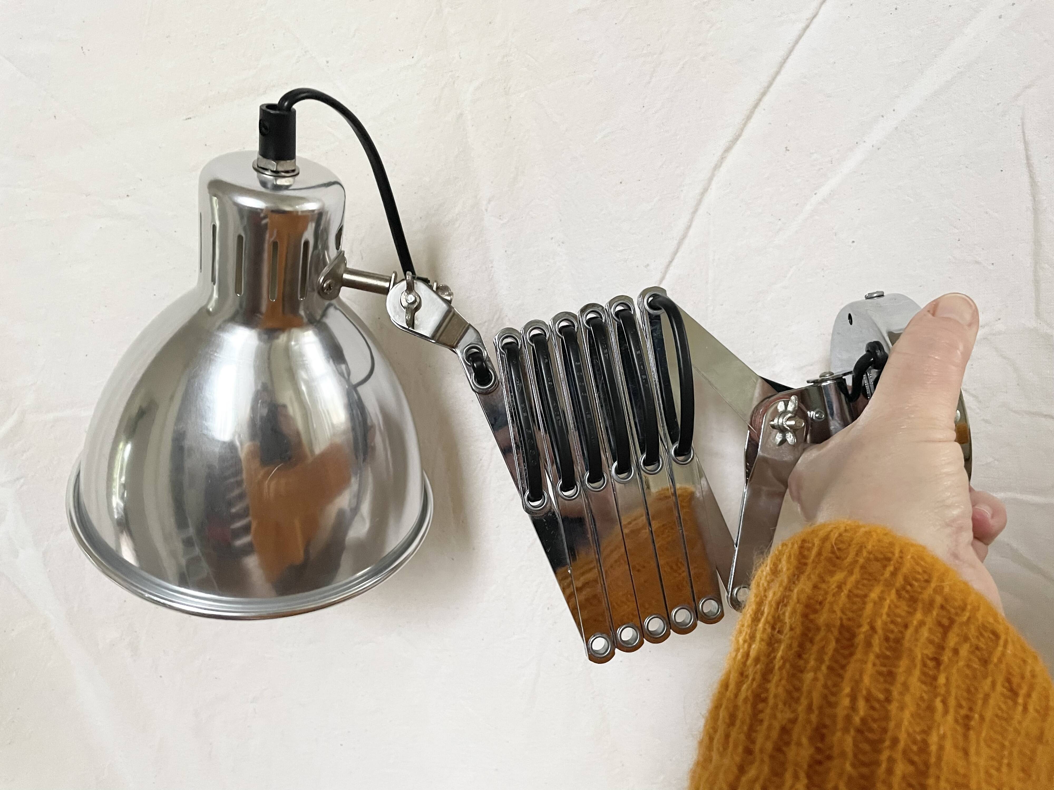 Vintage accordion wall light in chrome metal.
